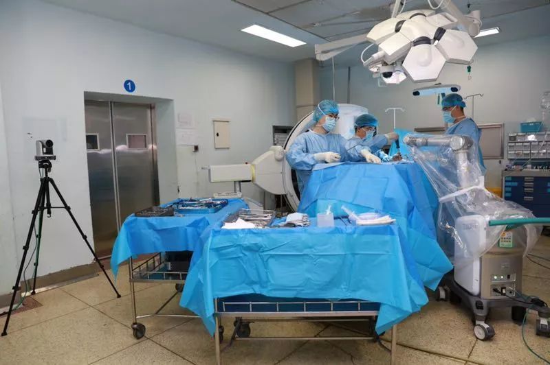 全球首例！5G+骨科机器人多中心联合远程手术在烟台山医院顺利完成