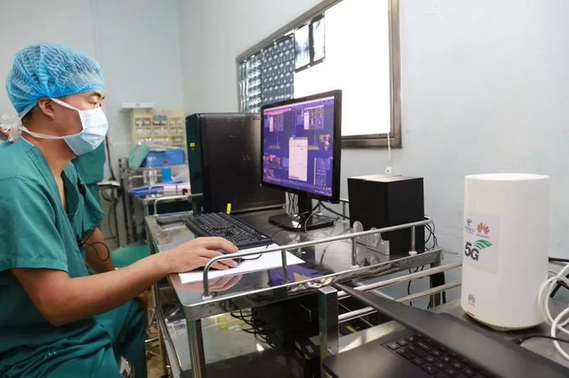 全球首例！5G+骨科机器人多中心联合远程手术在烟台山医院顺利完成