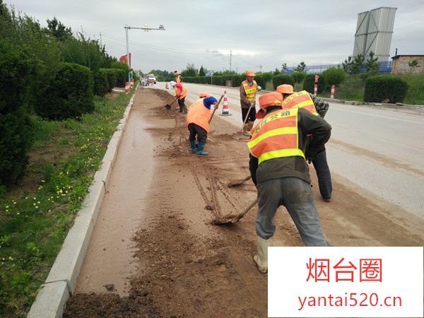 莱阳公路建设养护中心加强雨后道路养护(组图)